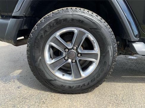 Used 2019 Jeep Wrangler Unlimited Sahara w/ Dual Top Group image 28