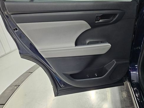 Used 2021 Toyota Highlander LE image 33