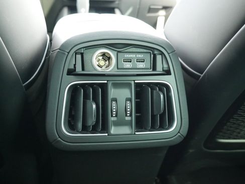 Used 2024 Maserati Levante GT Ultima image 19