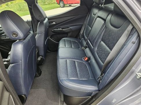 Used 2022 Chevrolet Bolt EUV LT w/ Convenience Package FWD image 17