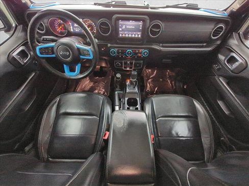 Used 2018 Jeep Wrangler Unlimited Sahara AWD/4WD image 18