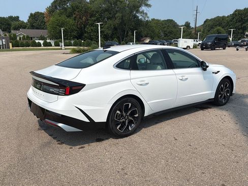 Used 2024 Hyundai Sonata SEL FWD image 2
