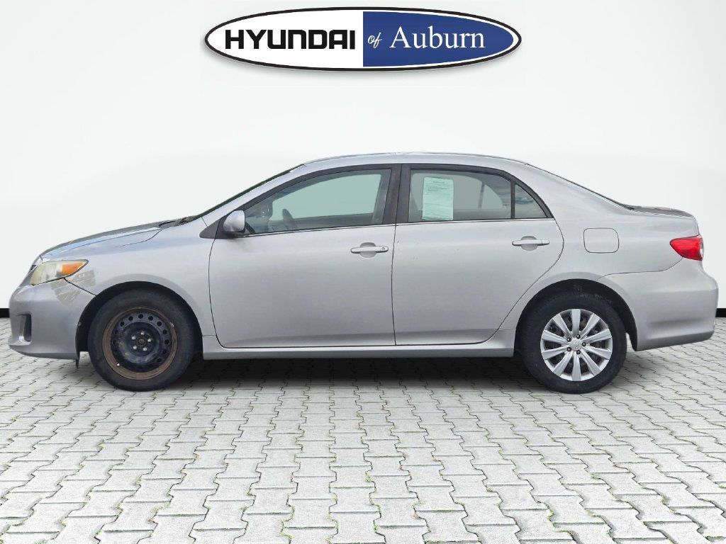 Used 2013 Toyota Corolla LE FWD image 8