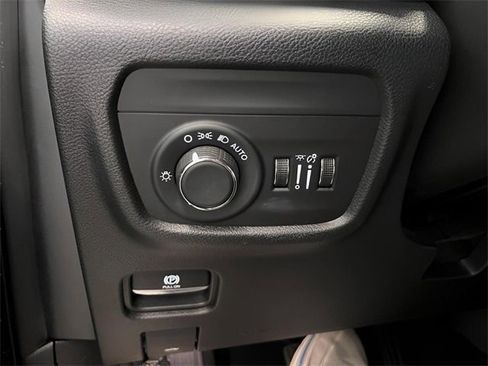 Used 2023 Jeep Grand Cherokee L Laredo image 24