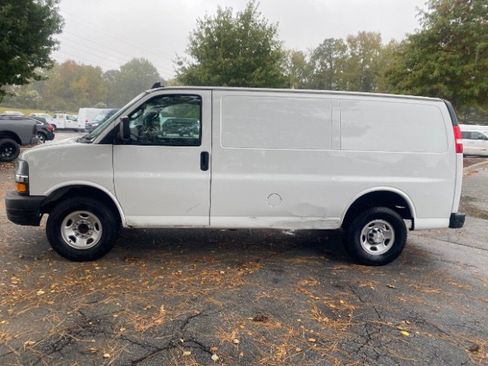 Used 2018 Chevrolet Express 2500 image 4