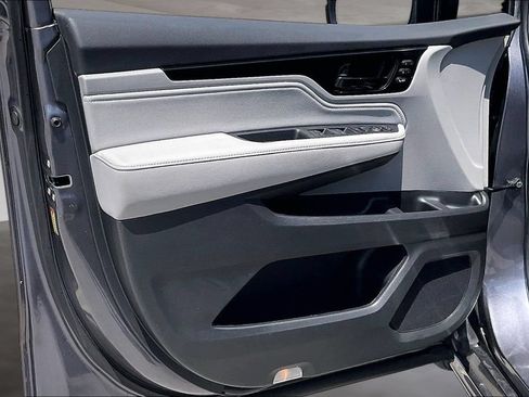 Certified 2024 Honda Odyssey Touring image 19