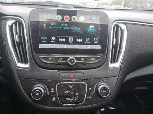 Used 2018 Chevrolet Malibu LT image 38