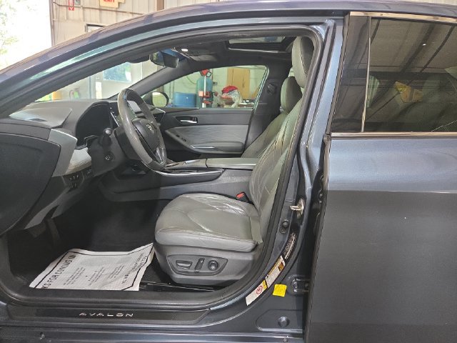 Used 2019 Toyota Avalon Limited w/ Advanced Safety Package FWD image 10