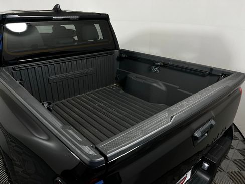 Used 2025 Toyota Tacoma SR5 AWD/4WD image 25