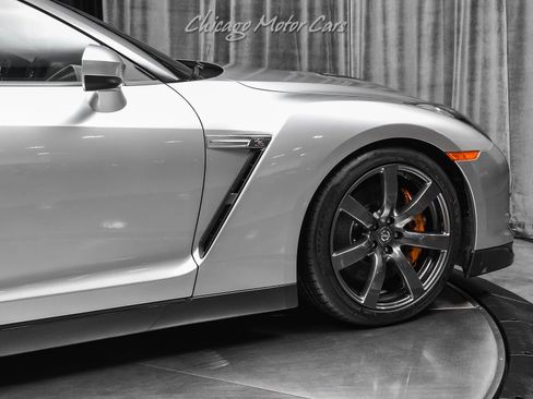 Used 2009 Nissan GT-R Premium AWD/4WD image 38