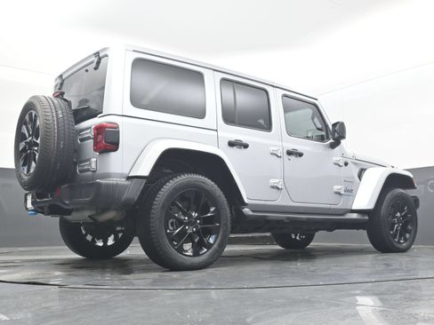 Used 2023 Jeep Wrangler Unlimited Sahara w/ Cold Weather Group AWD/4WD image 29