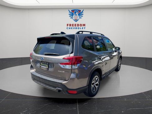 Used 2024 Subaru Forester Premium AWD/4WD image 7