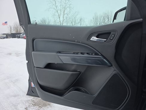 Used 2022 Chevrolet Colorado Z71 w/ Z71 Midnight Edition image 24