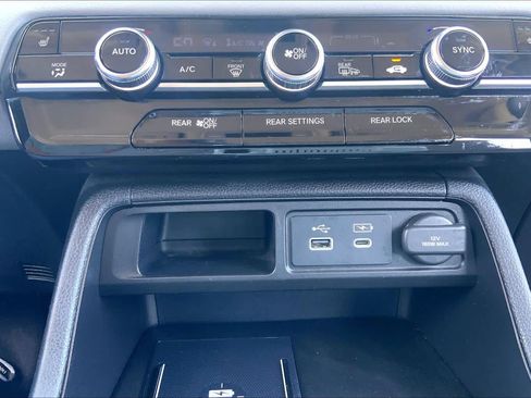 Used 2025 Honda Pilot EX-L image 34