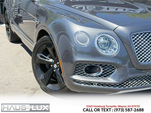 Used 2017 Bentley Bentayga AWD/4WD image 4