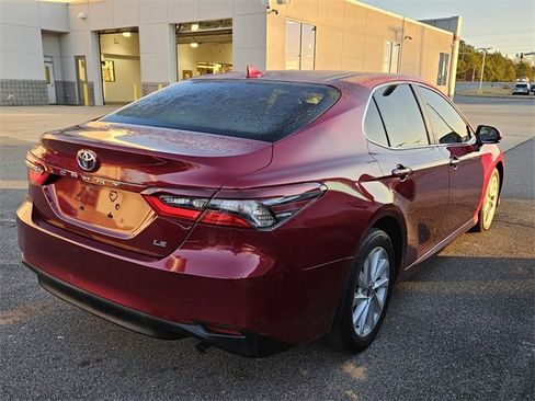 Used 2022 Toyota Camry LE image 8