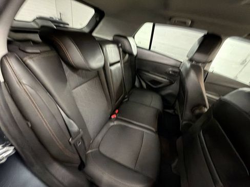 Used 2022 Chevrolet Trax LT w/ LT Convenience Package FWD image 24