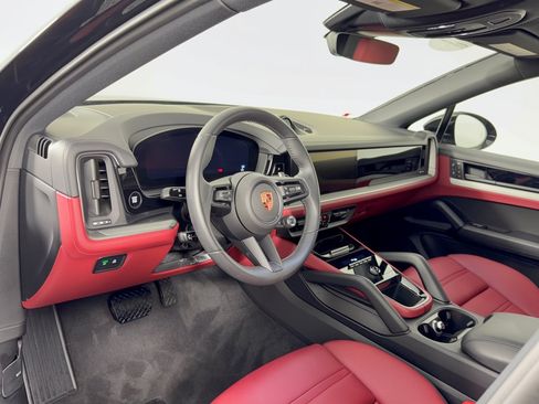 Certified 2026 Porsche Cayenne Coupe AWD/4WD image 4