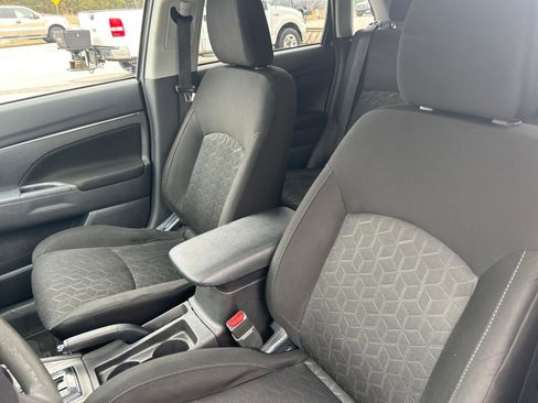 Used 2020 Mitsubishi Outlander Sport ES FWD image 17