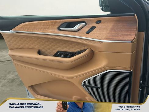 Used 2021 Jeep Grand Cherokee L Summit AWD/4WD image 12