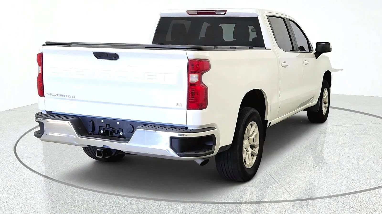 Used 2024 Chevrolet Silverado 1500 LT AWD/4WD image 8