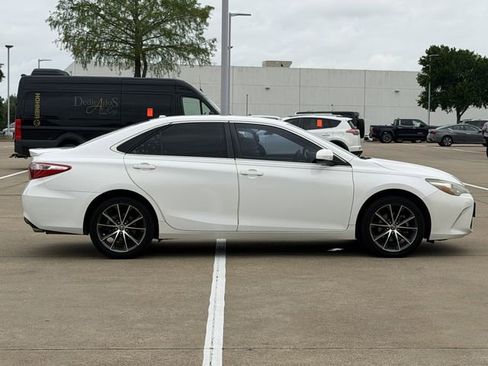 Used 2016 Toyota Camry XSE image 3