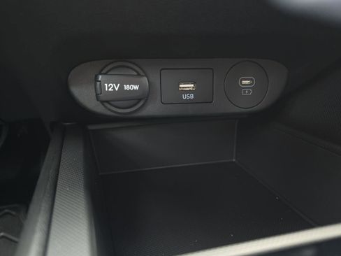 Used 2025 Hyundai Elantra Hybrid FWD image 23