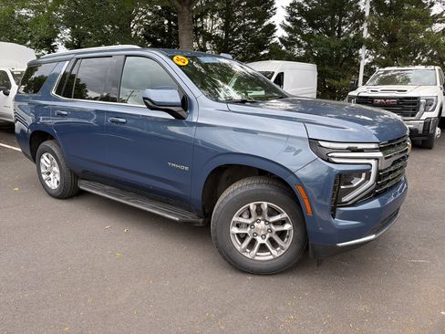 Used 2025 Chevrolet Tahoe LT AWD/4WD image 2