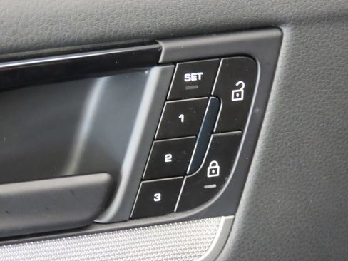 Certified 2024 Porsche Cayenne AWD/4WD image 35