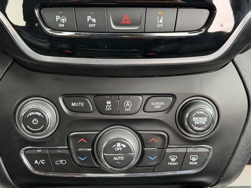 Used 2021 Jeep Cherokee Limited AWD/4WD image 28