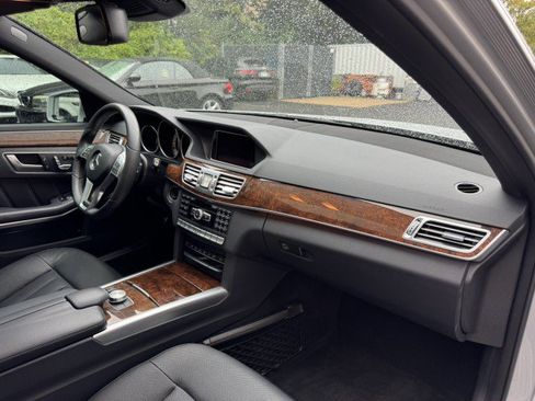 Used 2014 Mercedes-Benz E 550 4MATIC Sedan image 37