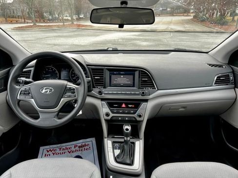 Used 2017 Hyundai Elantra SE image 29