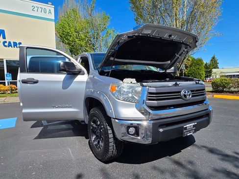 Used 2015 Toyota Tundra SR5 w/ SR5 Upgrade Package AWD/4WD image 26