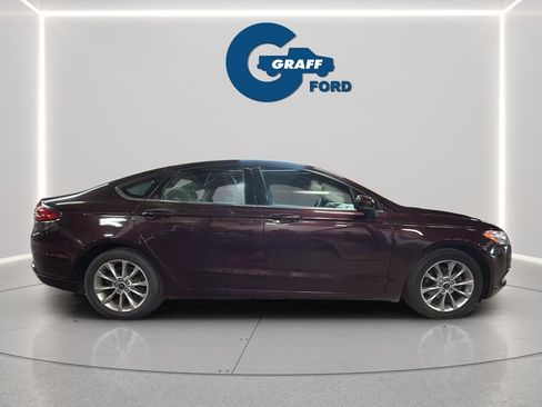 Used 2017 Ford Fusion SE FWD image 3