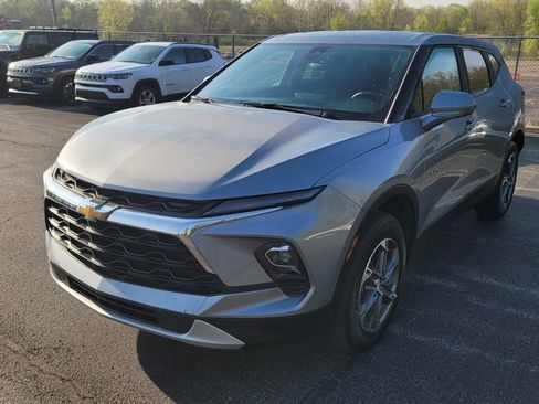 Used 2025 Chevrolet Blazer LT AWD/4WD image 2