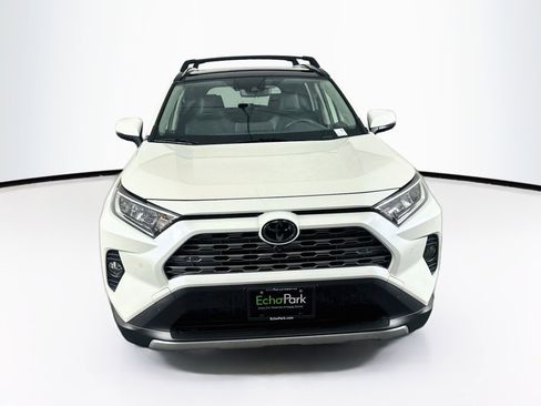 Used 2020 Toyota RAV4 Limited FWD image 2