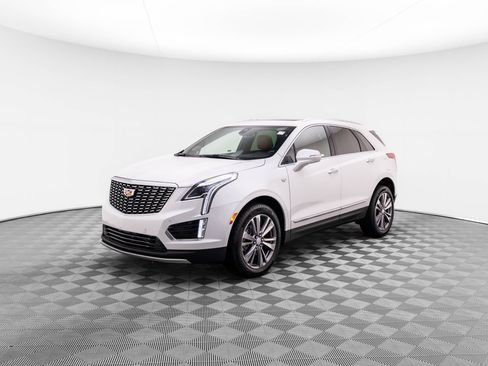 Certified 2025 Cadillac XT5 Premium Luxury AWD/4WD image 3
