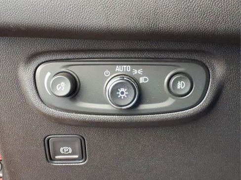 Used 2023 GMC Terrain SLT w/ LPO, Floor Liner Package image 17