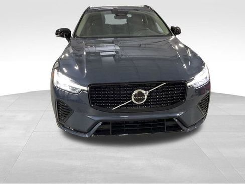 Used 2023 Volvo XC60 B5 Plus w/ Climate Package AWD/4WD image 4