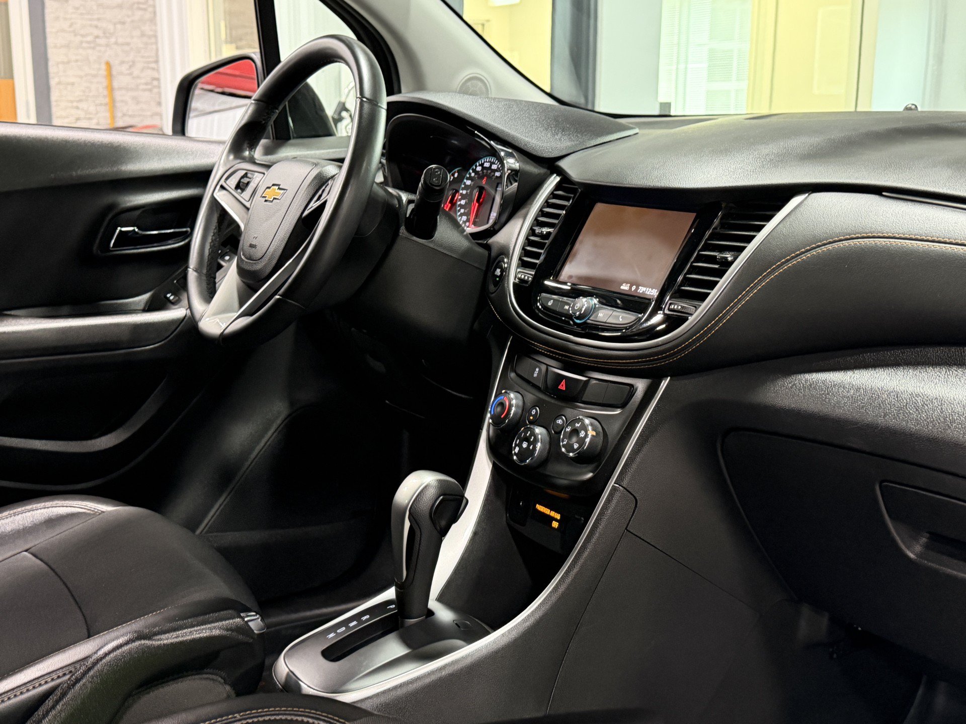 Certified 2020 Chevrolet Trax LT w/ LT Convenience Package AWD/4WD image 8