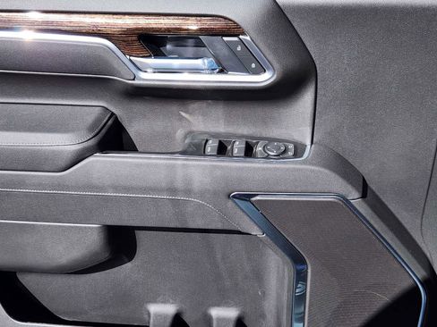New 2026 GMC Sierra 1500 SLE image 6