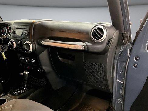 Used 2016 Jeep Wrangler Unlimited Rubicon w/ Dual Top Group AWD/4WD image 27