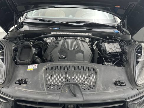 Used 2022 Porsche Macan AWD/4WD image 11
