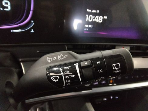 Used 2025 Kia Sportage EX image 17