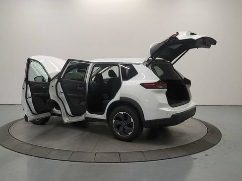 Used 2024 Nissan Rogue SV FWD image 14
