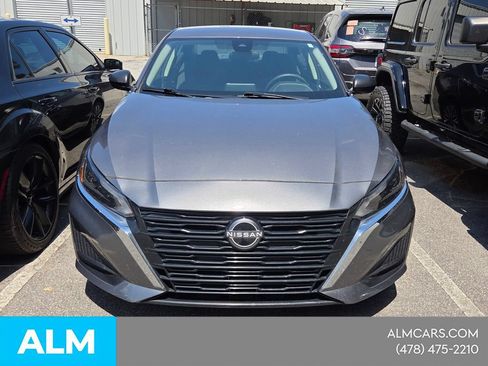 Used 2025 Nissan Altima 2.5 SV FWD image 2