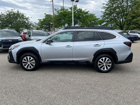 Certified 2025 Subaru Outback Premium w/ Popular Package #1A AWD/4WD image 4