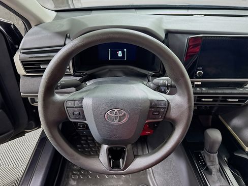 Used 2025 Toyota Camry LE image 13