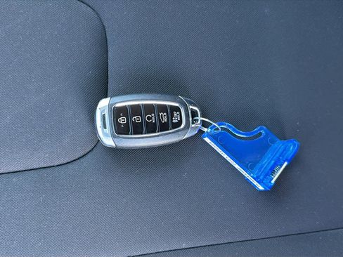 Used 2023 Hyundai Elantra SEL image 29