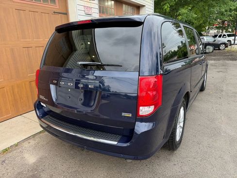 Used 2016 Dodge Grand Caravan SXT w/ Rear Park Assist Package FWD image 3